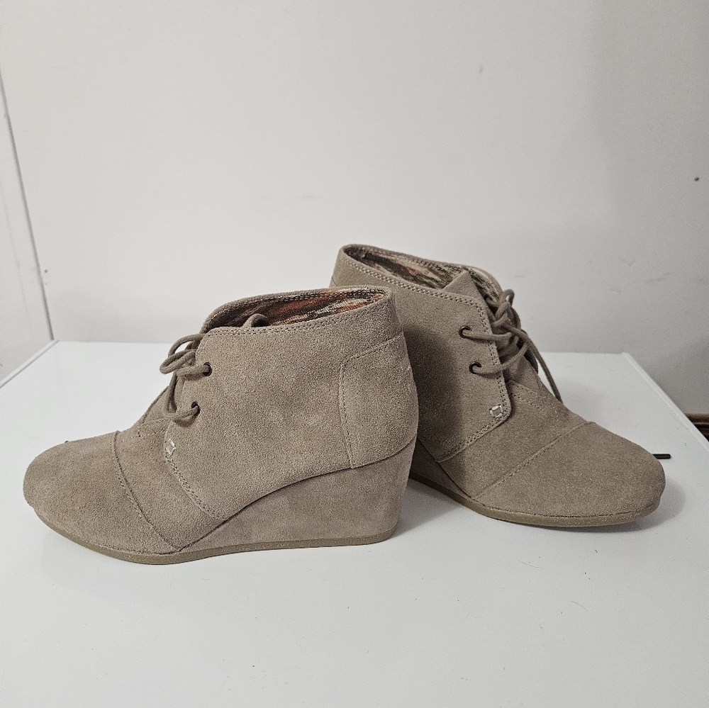 Toms Tan Wedge Ankle Boots! - Picture 5 of 7